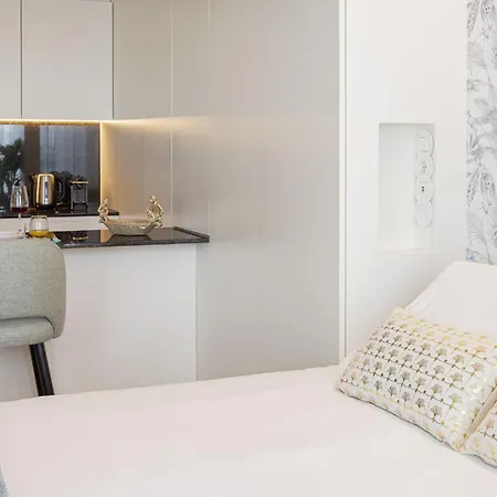 The Downtown Charming Apartment