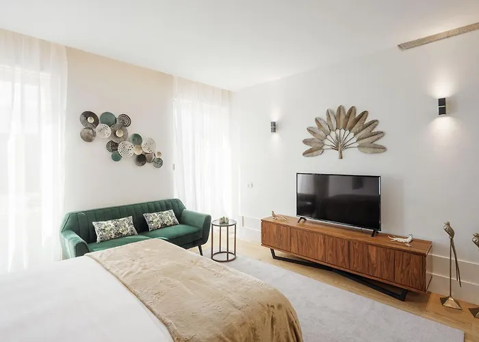 The Downtown Charming